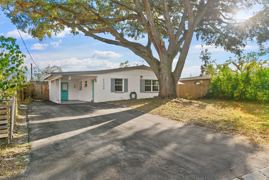 Photo of 2309 E Liberty Street, Tampa, FL 33612 (MLS # L4958107)