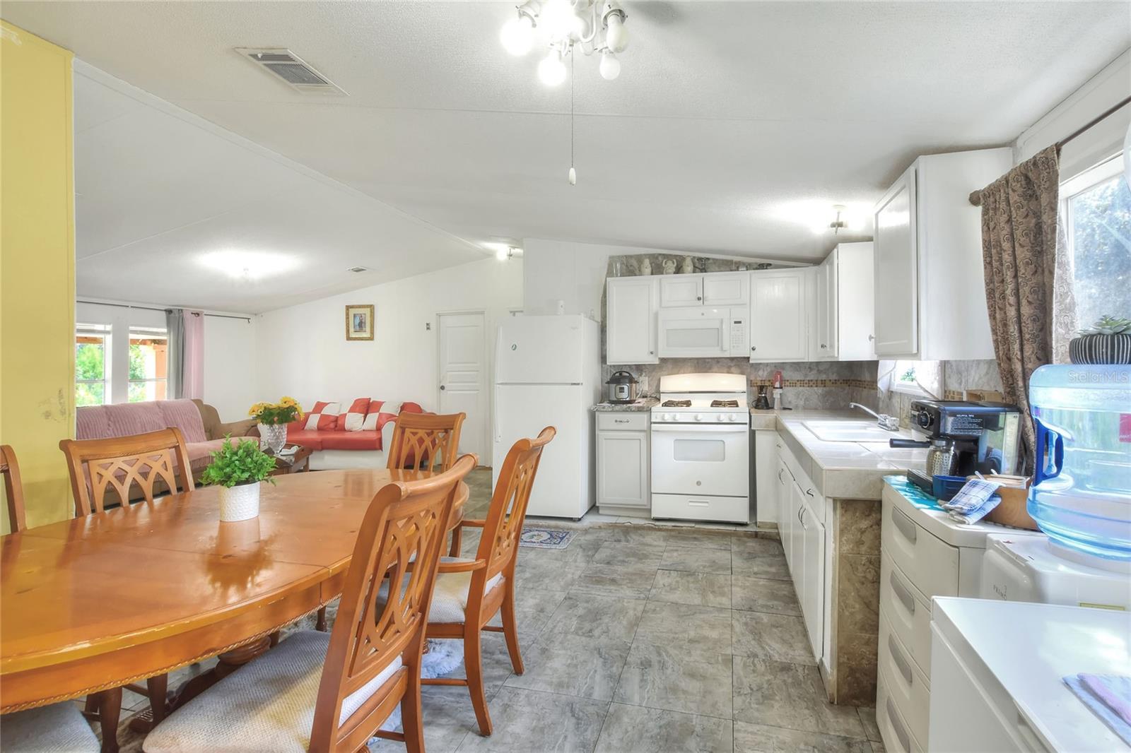 OAKRIDGE ESTATES - Residential