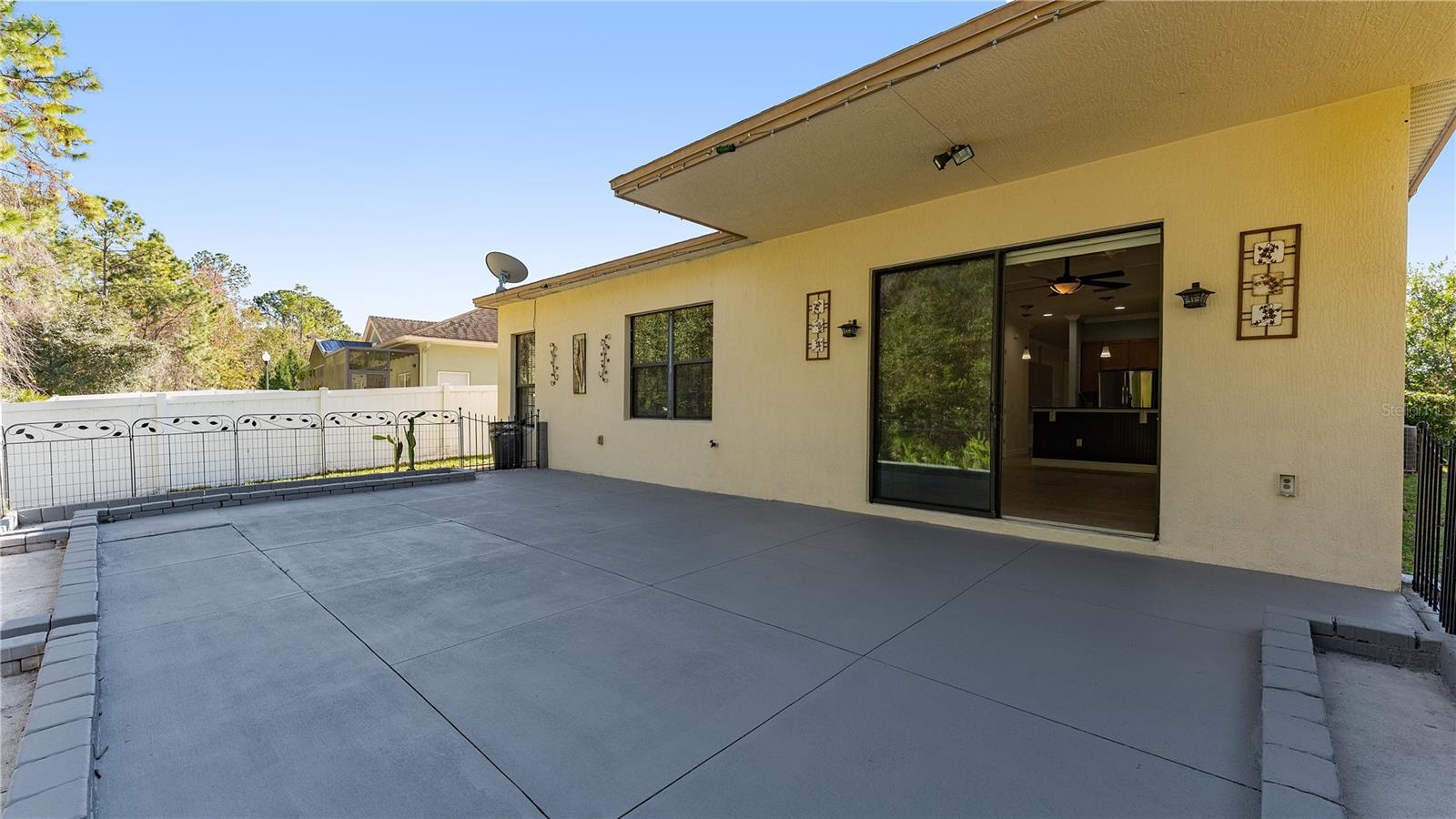 WOODLAND LAKES PRESERVE - Residential