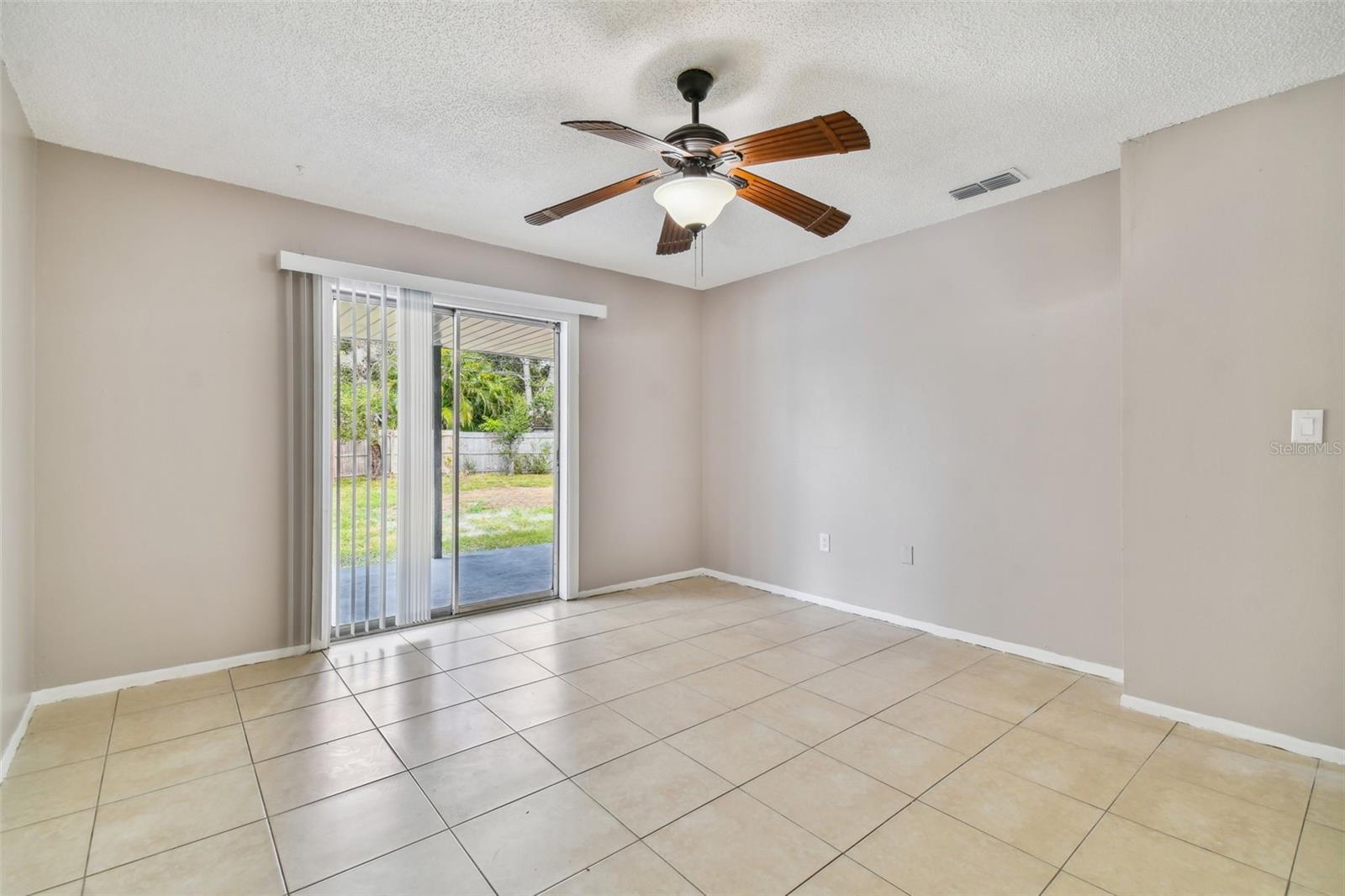 LAKE PALMS SEC 3 - Residential