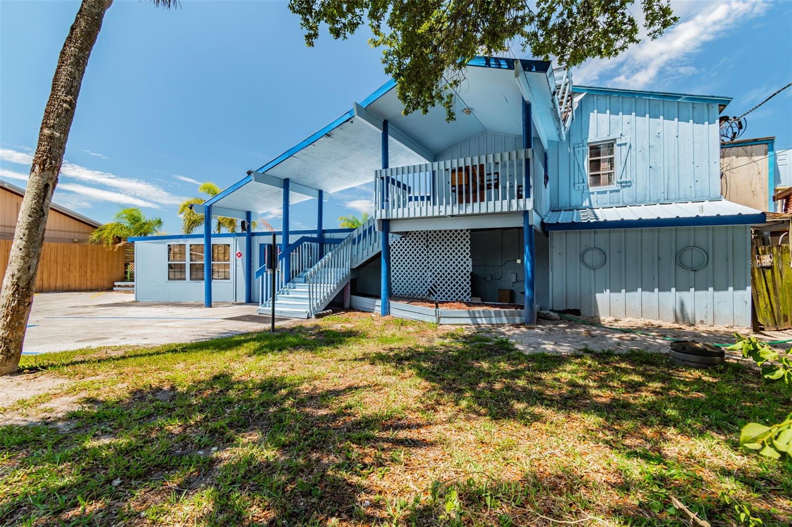 Own and create your waterfront legacy
2nd generation restaurant. High Gross volume restaurant location next to Hooters on the water. One of their highest volume restaurants.
100 ft of commercial C2 boat slips
Outdoor waterfront seating. ENOURMAS BAR Come fill your passion THIS ONE HAS IT ALL !!