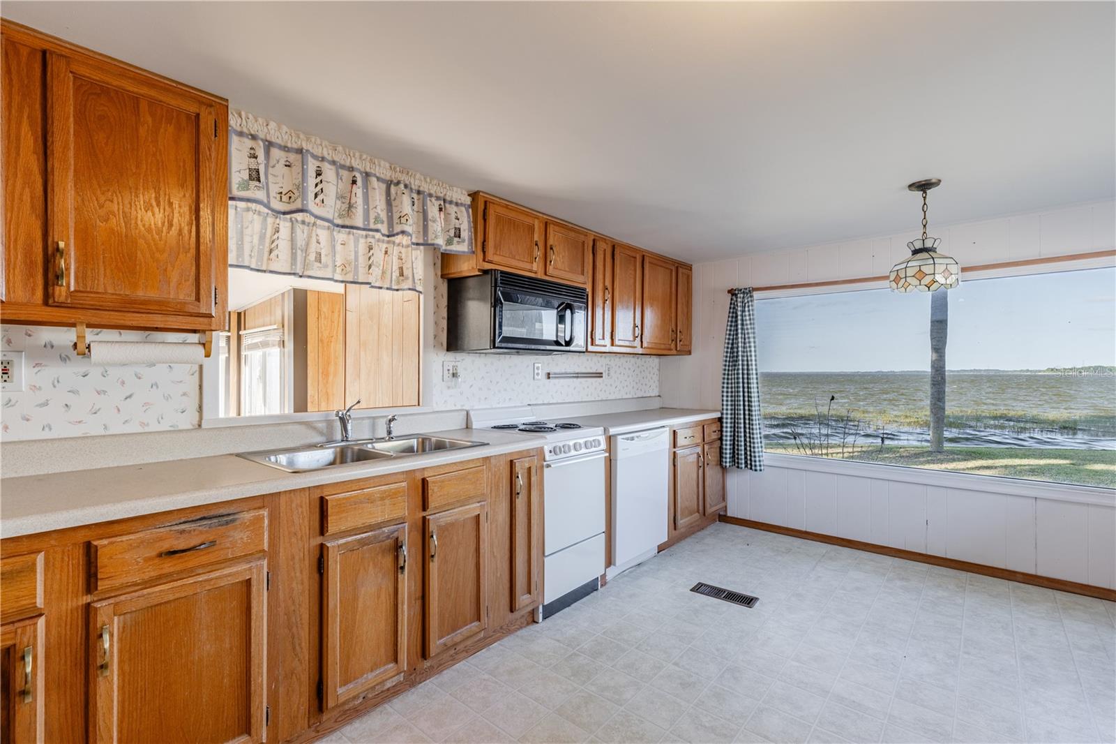 THREE LAKES MHP - Residential