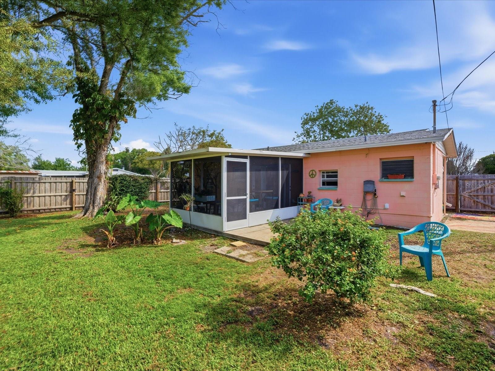 SEMINOLE GARDENS - Residential