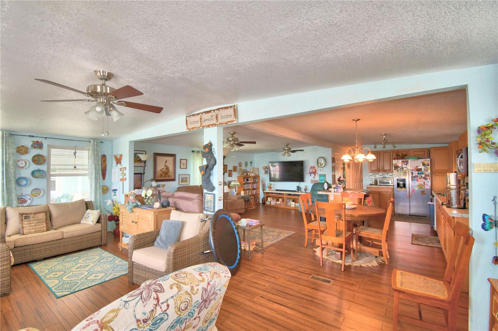 4017 ROLLING OAKS DRIVE