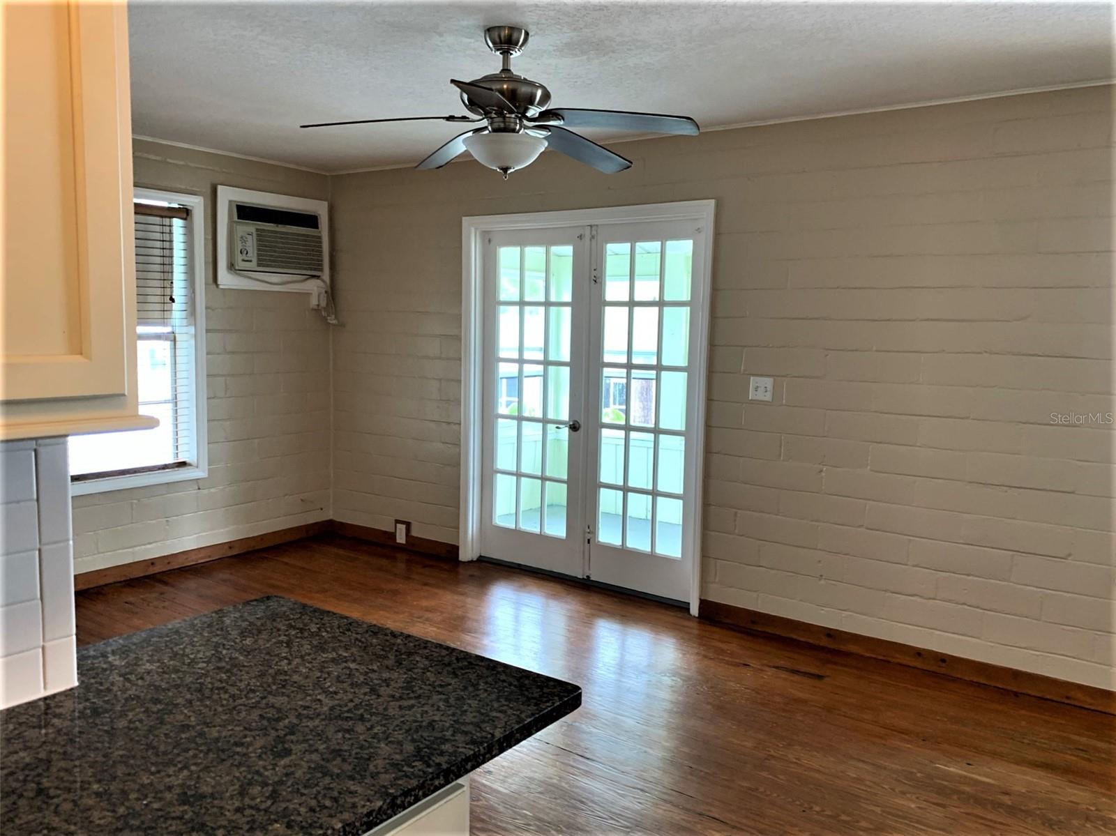 SUNSET BEACH - Residential Lease