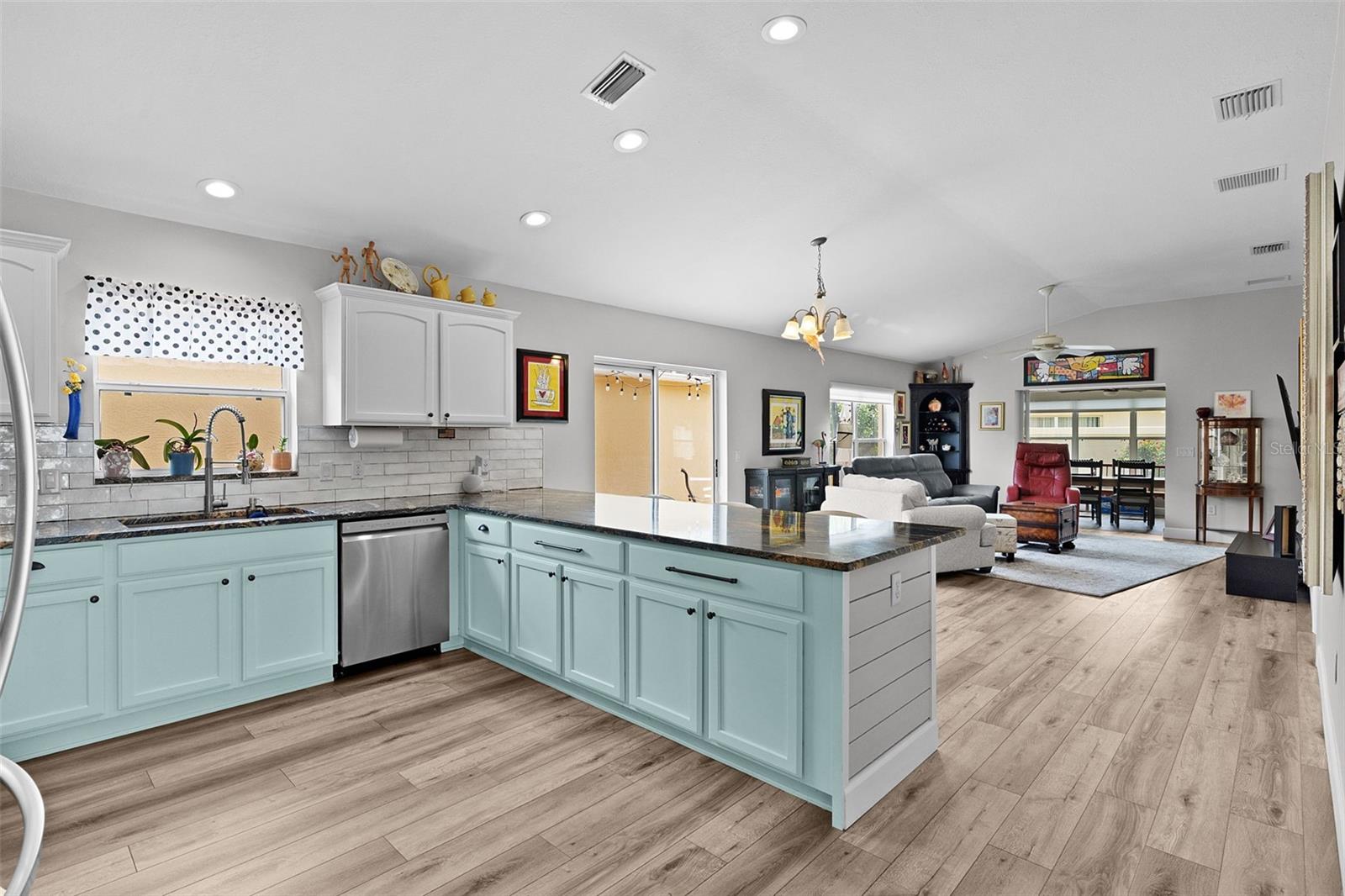 1522 ALEXANDRIA PLACE