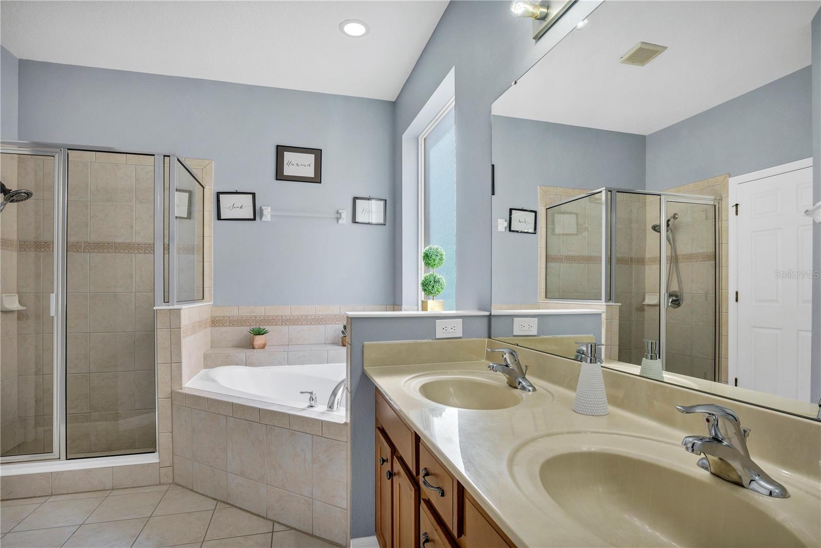 WATERSONG PH 01 - Residential