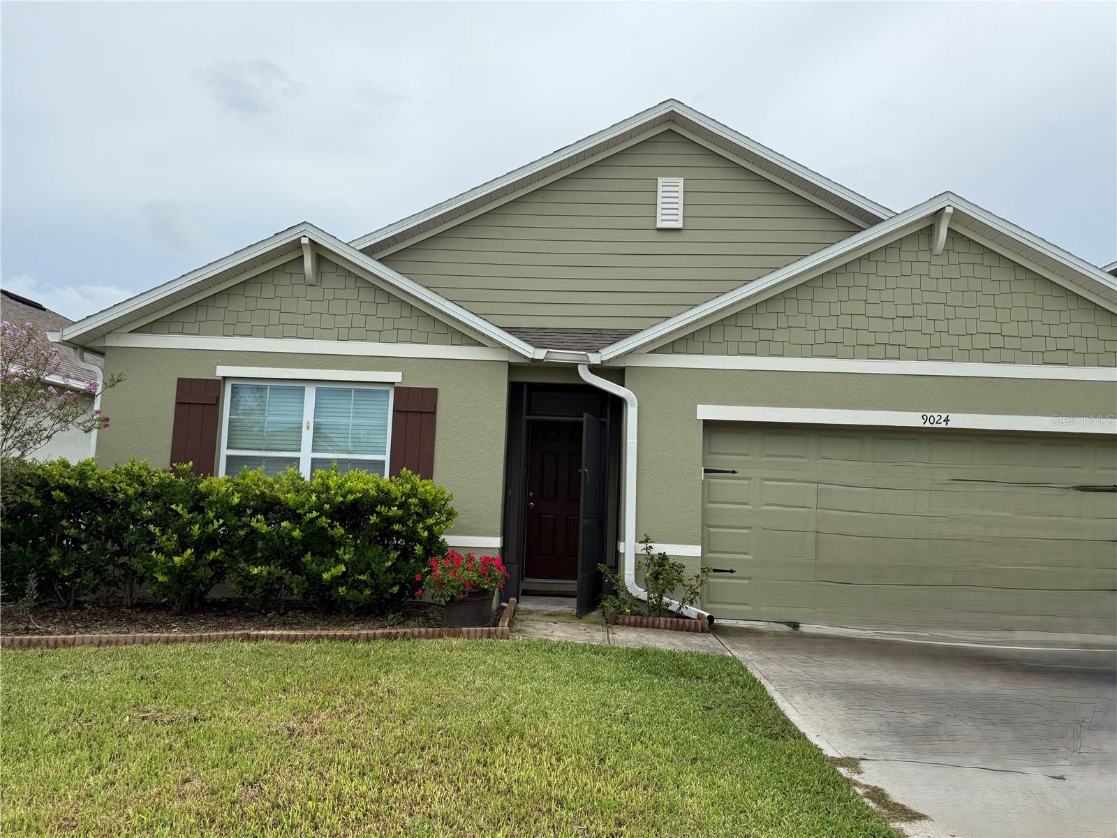 Beautiful and spacious rental property in a prime location, this home offers 4 of bedrooms and 2 bathrooms, featuring a modern kitchen with stainless steel appliances, open living areas, and plenty of natural light. Enjoy a private backyard perfect for relaxation and entertaining. Conveniently located near schools, shopping centers, restaurants, and major highways. Move in ready and opportunity schedule your showing today