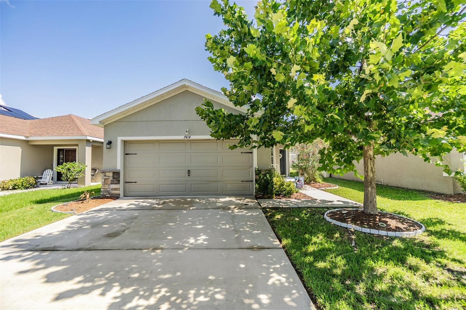 Welcome to this charming 3-bedroom, 2-bathroom home in the heart of Gibsonton—featuring NO CDD fees and a low HOA! Ideally located with a convenient commute to MacDill AFB, this home combines comfort and accessibility.
Step inside to find a bright, open-concept floor plan with a spacious living area, a cozy dining nook, and a gourmet kitchen equipped with granite countertops and an oversized island—ideal for everyday meals or entertaining guests.
The thoughtfully designed split-bedroom layout ensures privacy, with the primary suite tucked away at the back of the home. The en-suite bath features a dual-sink vanity and stylish upgraded wall tile for a refined finish.
Modern touches include Whirlpool appliances (smooth-top range, microwave, and dishwasher), durable vinyl flooring throughout, and a screened-in lanai—perfect for relaxing outdoors year-round.
Move-in ready and thoughtfully designed, this home delivers the perfect balance of style, convenience, and low-maintenance living. Don’t miss your opportunity to make it yours!