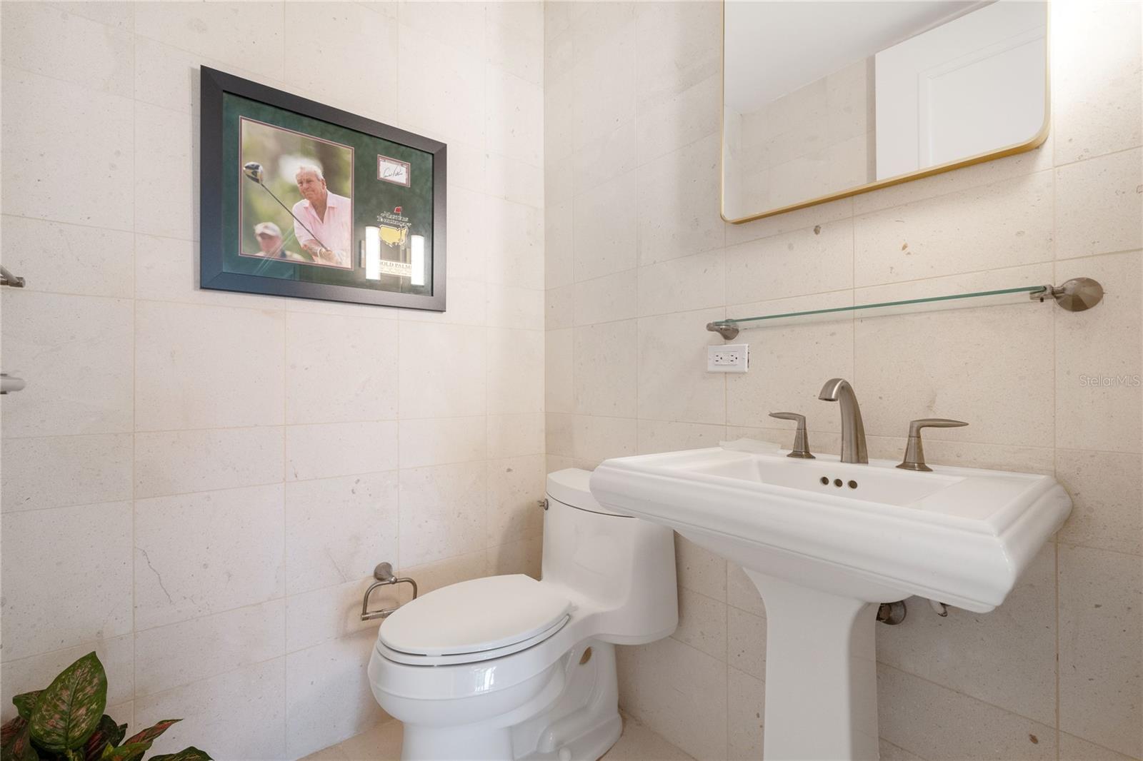 COUNTRY CLUB RESIDENCES - Residential