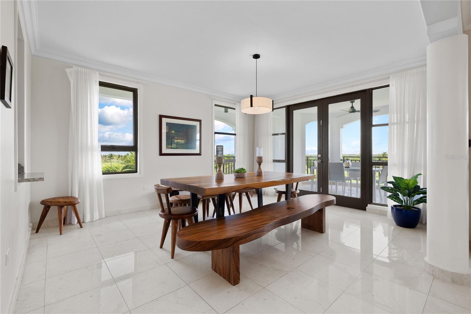 COUNTRY CLUB RESIDENCES - Residential