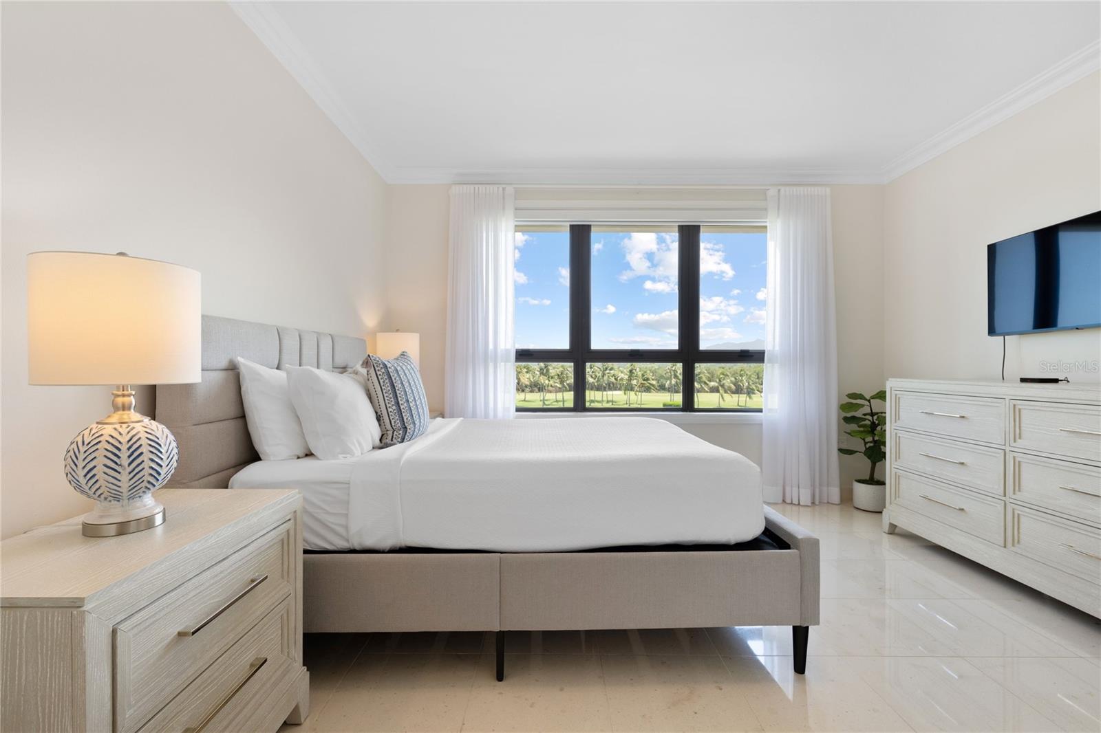 COUNTRY CLUB RESIDENCES - Residential