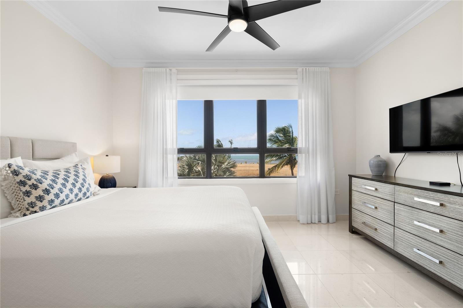 COUNTRY CLUB RESIDENCES - Residential