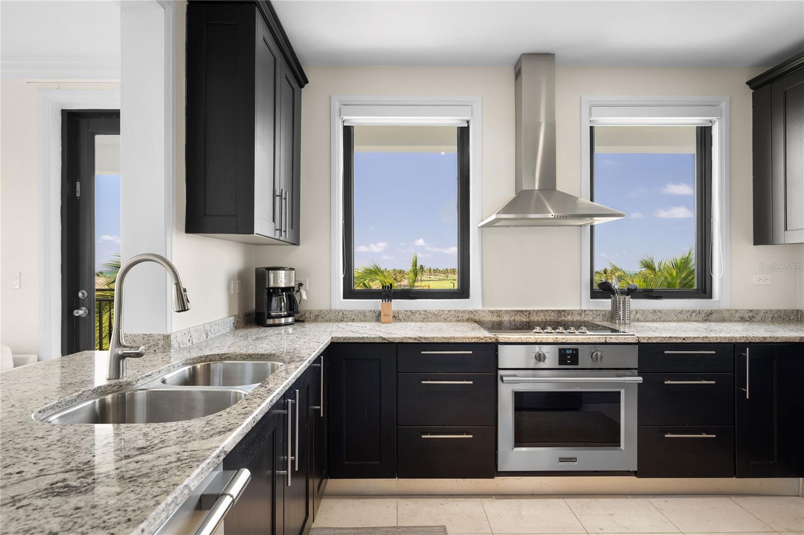 COUNTRY CLUB RESIDENCES - Residential