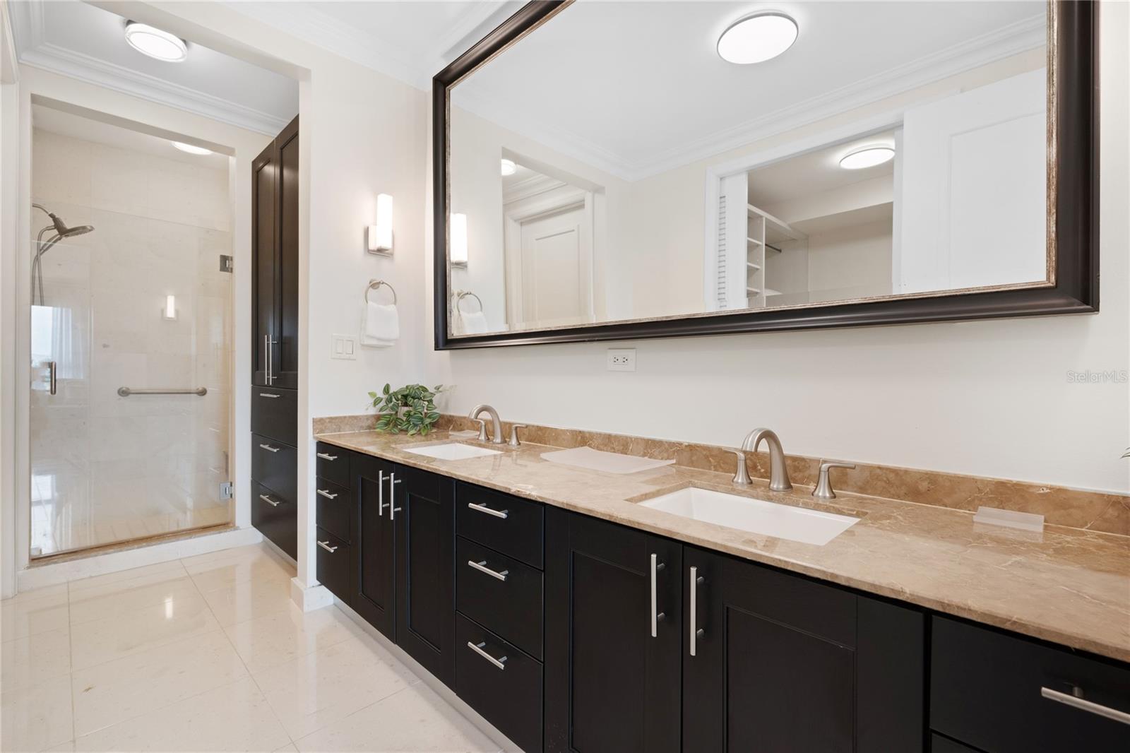 COUNTRY CLUB RESIDENCES - Residential