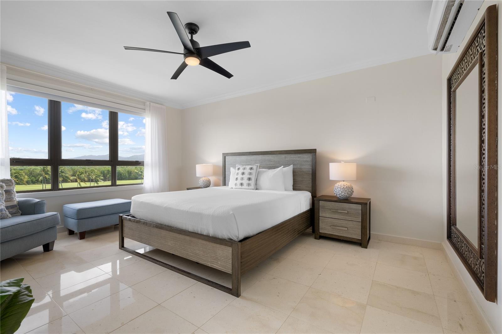COUNTRY CLUB RESIDENCES - Residential