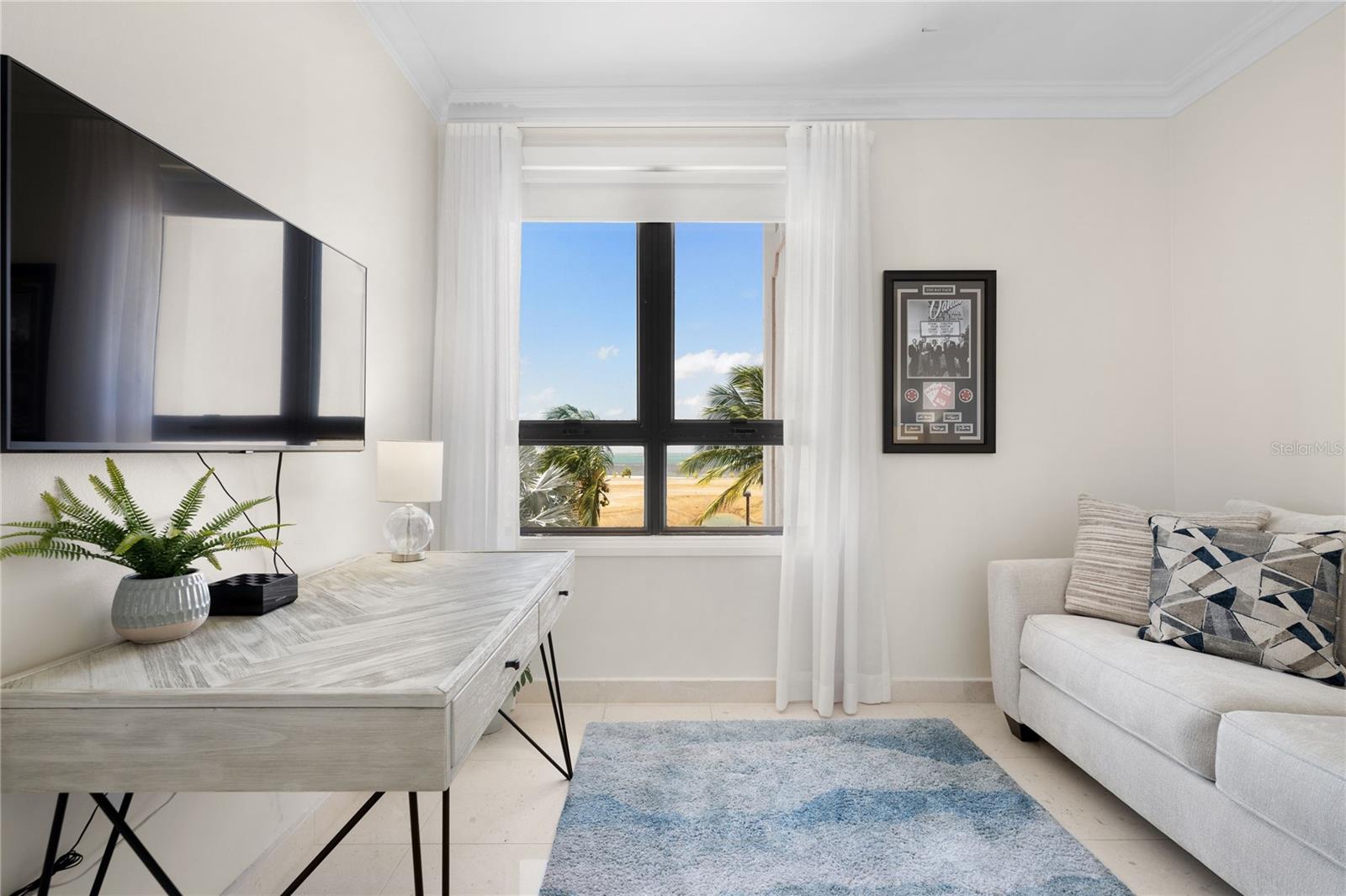 COUNTRY CLUB RESIDENCES - Residential