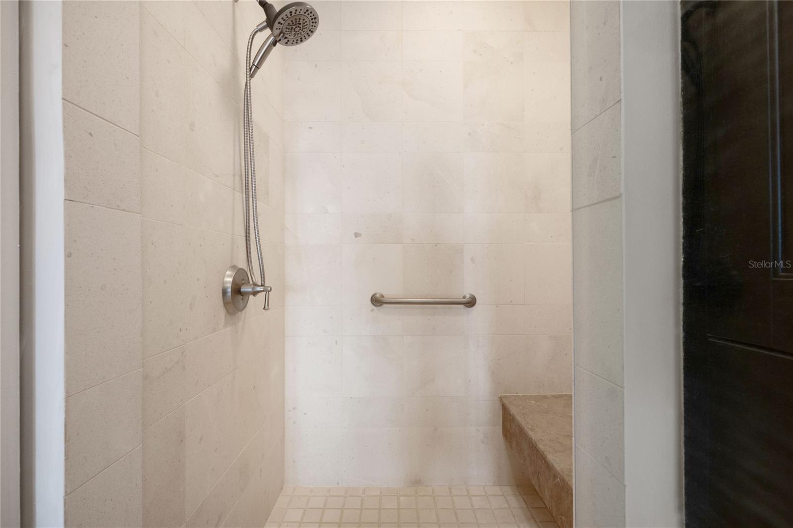 COUNTRY CLUB RESIDENCES - Residential