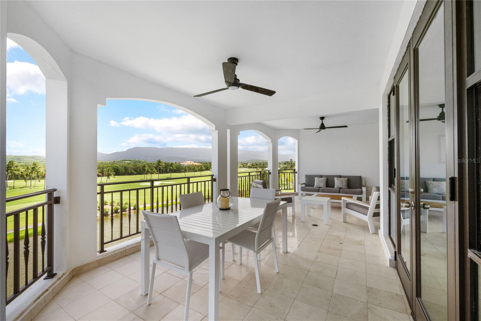 COUNTRY CLUB RESIDENCES - Residential