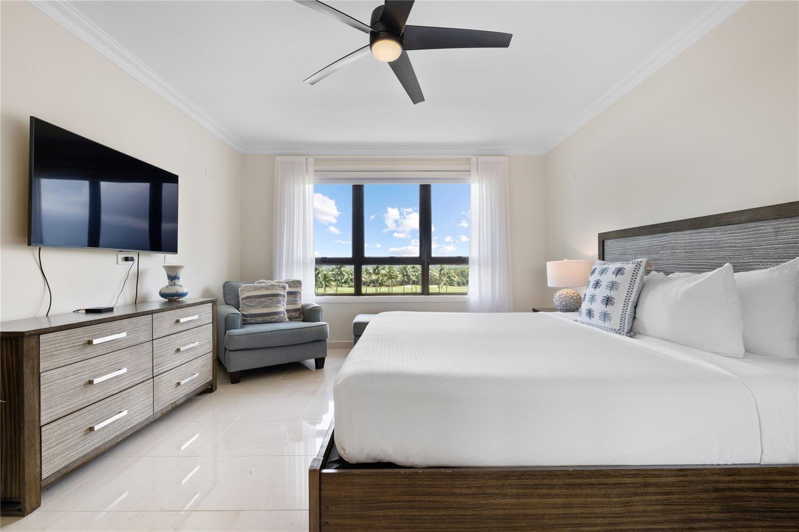 COUNTRY CLUB RESIDENCES - Residential