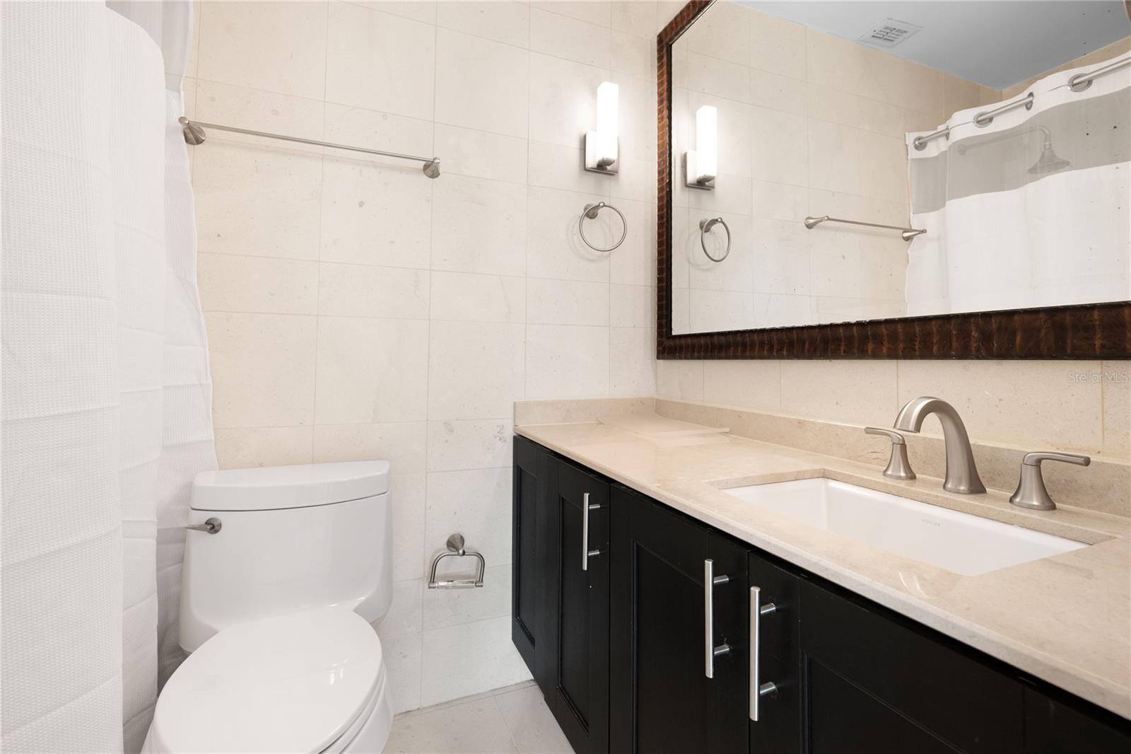 COUNTRY CLUB RESIDENCES - Residential