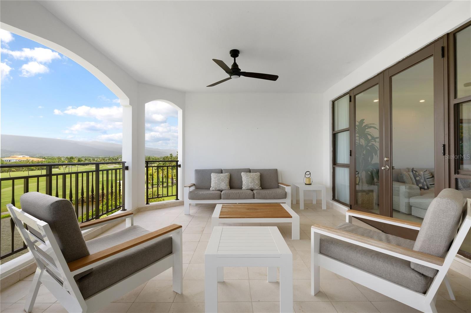 COUNTRY CLUB RESIDENCES - Residential