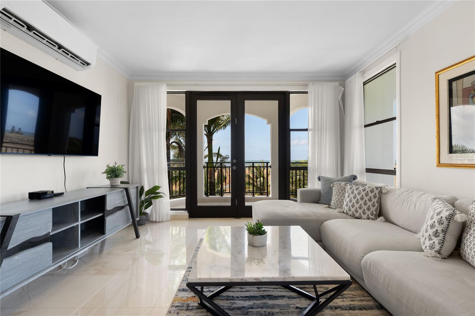 COUNTRY CLUB RESIDENCES - Residential
