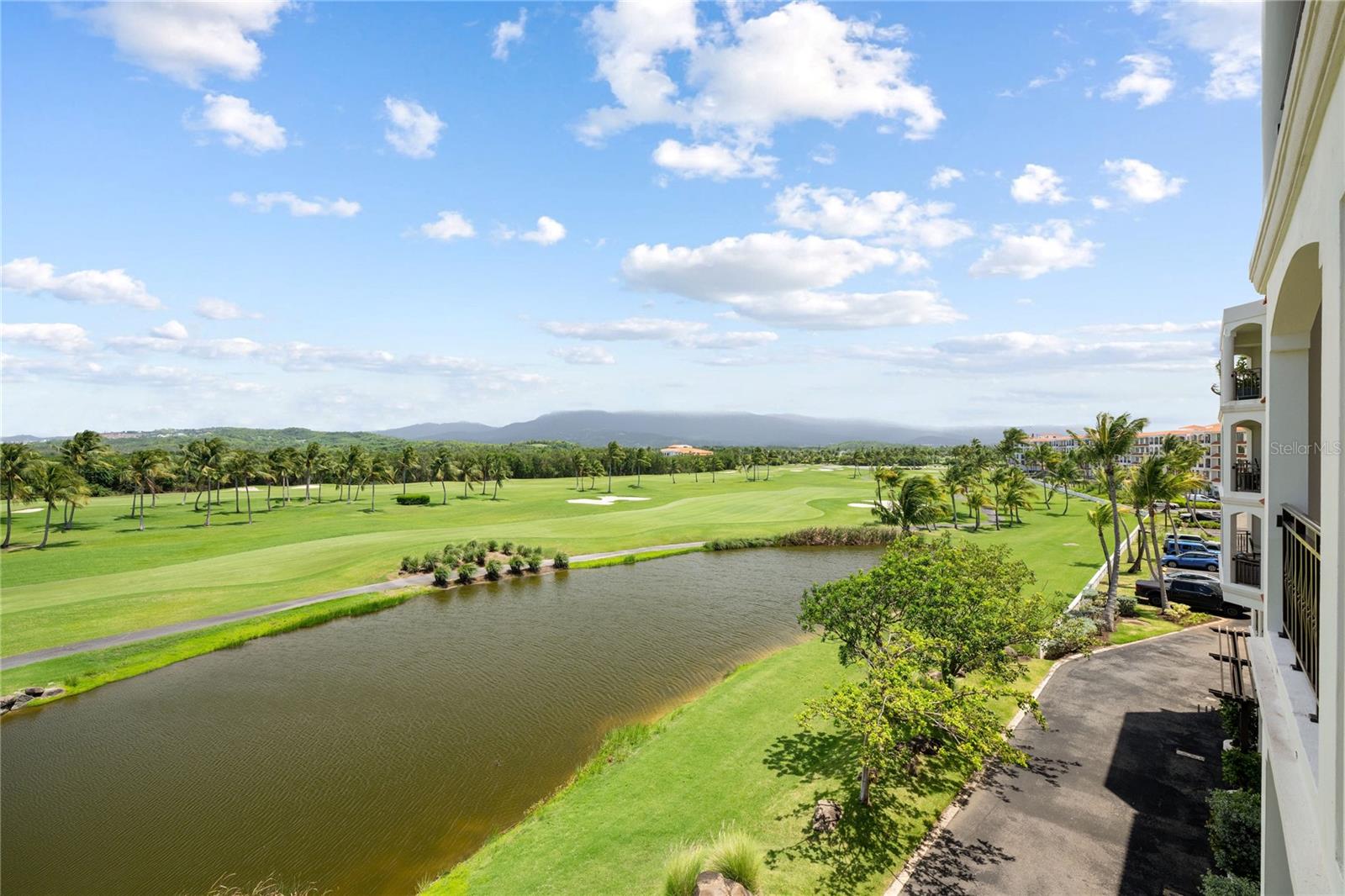COUNTRY CLUB RESIDENCES - Residential
