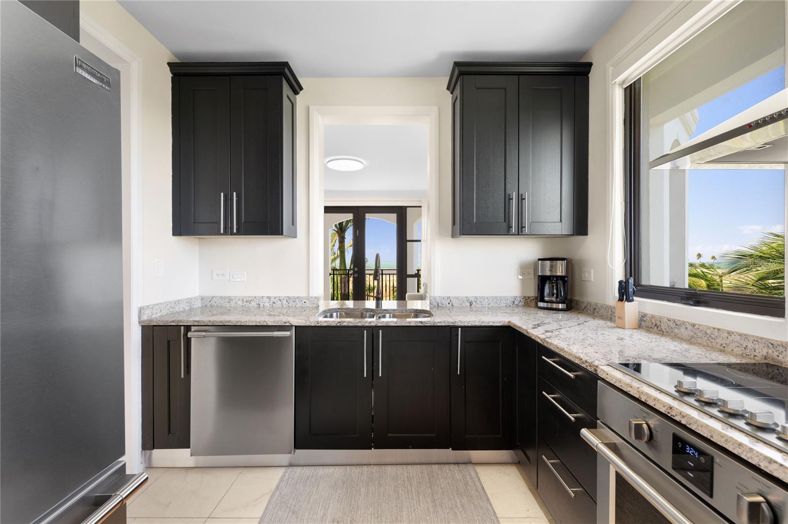 COUNTRY CLUB RESIDENCES - Residential