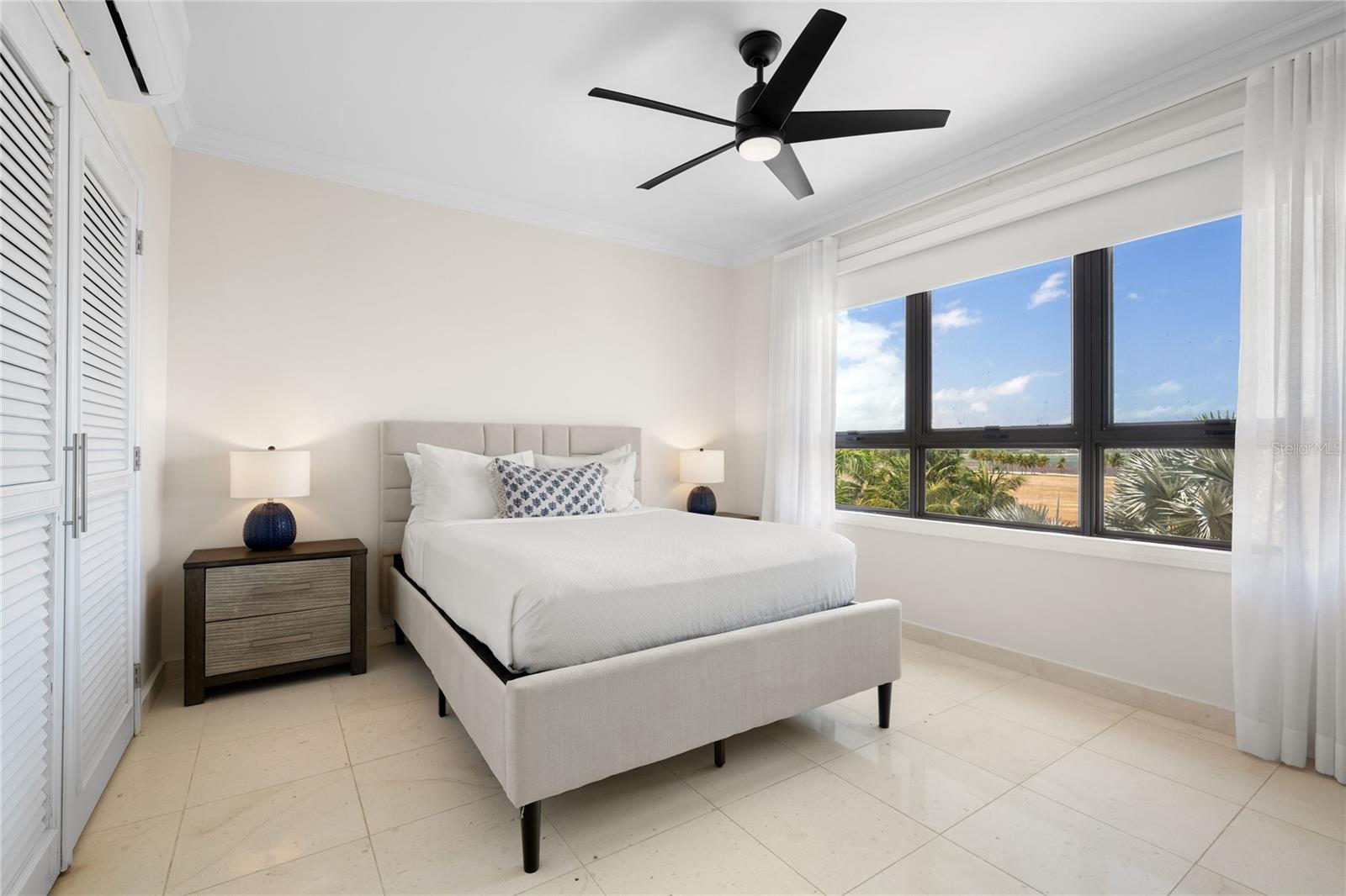COUNTRY CLUB RESIDENCES - Residential