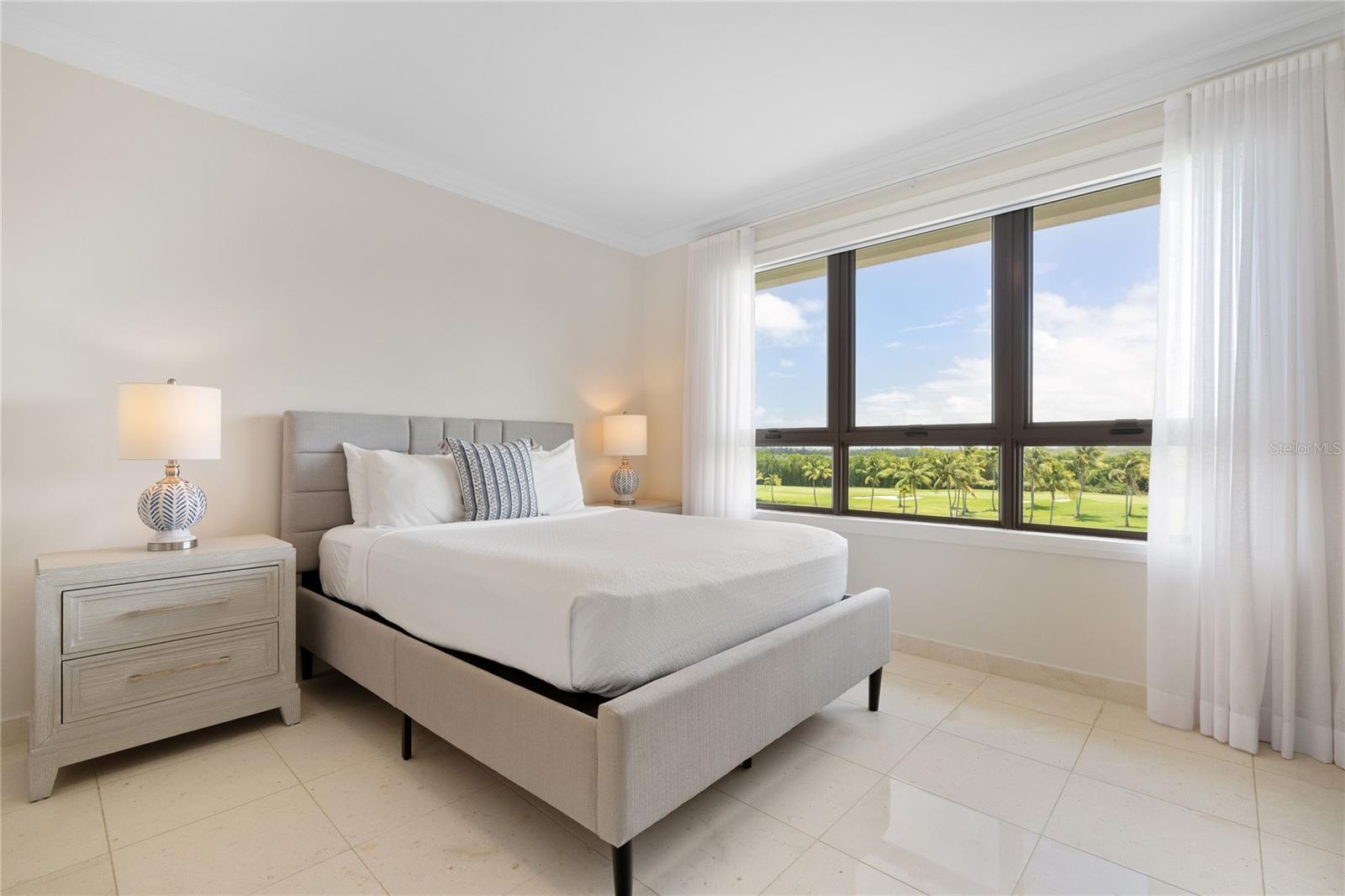 COUNTRY CLUB RESIDENCES - Residential