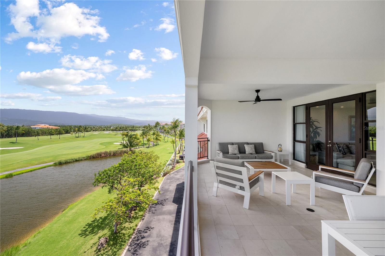 COUNTRY CLUB RESIDENCES - Residential