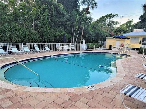 A home in LONGBOAT KEY