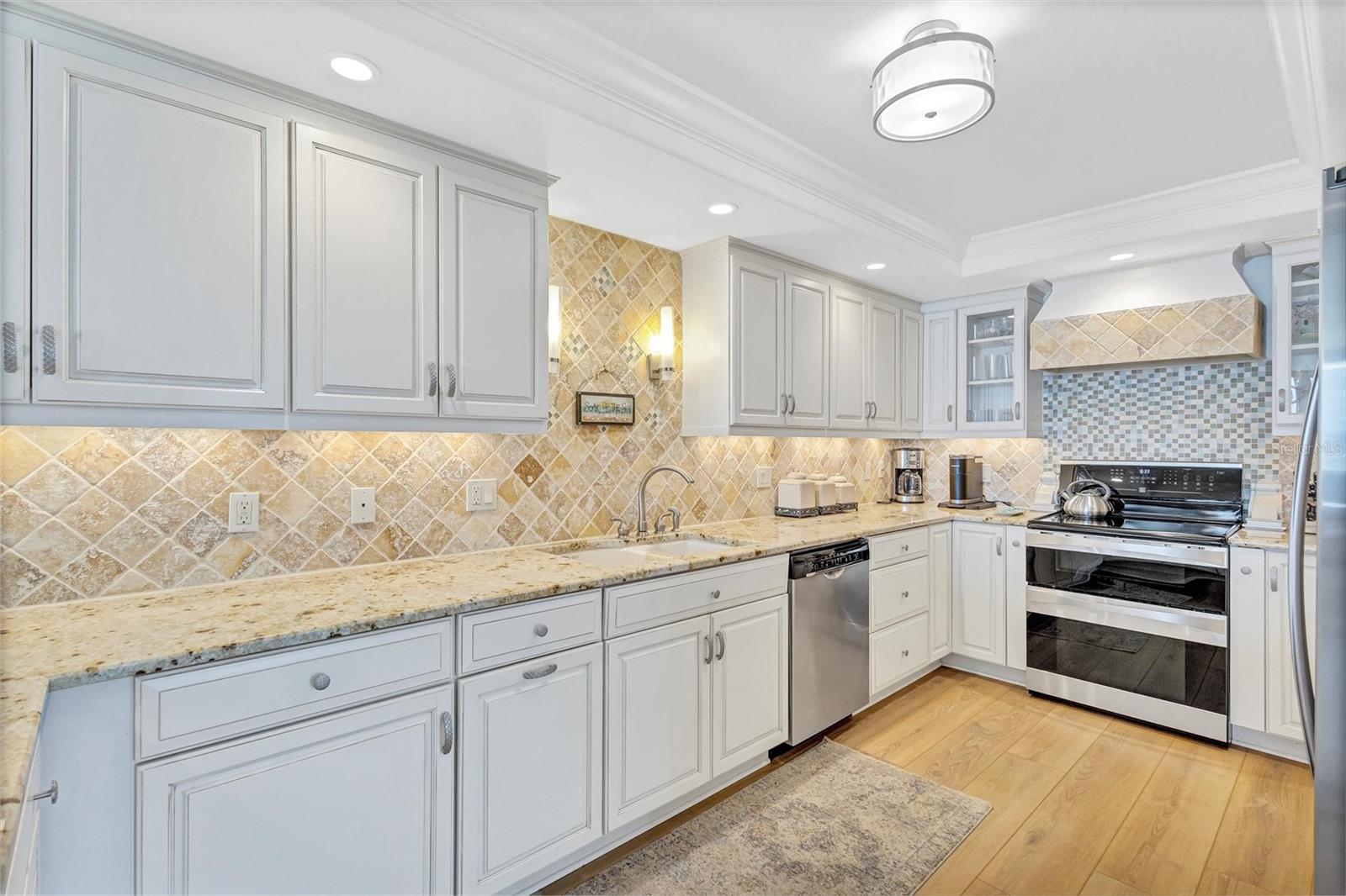 LIDO BEACH CLUB - Residential