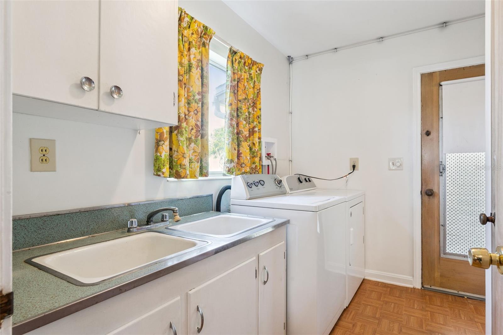 OAKLAND SHORES - Residential