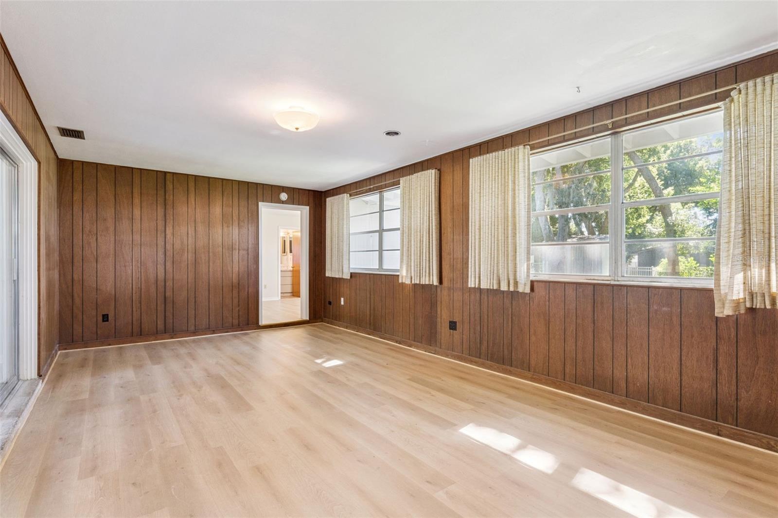 OAKLAND SHORES - Residential