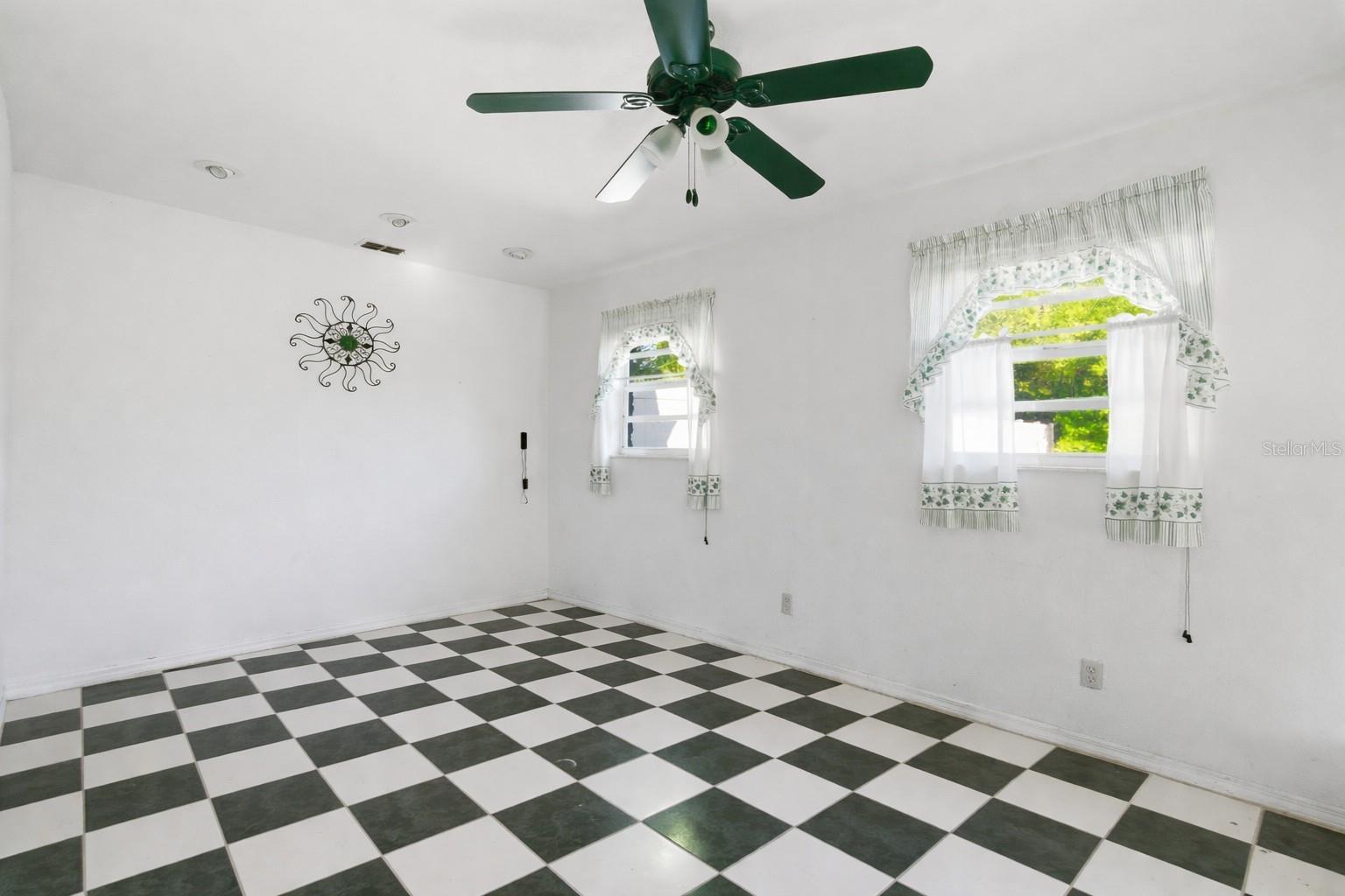 ORANGE ESTATES - Residential