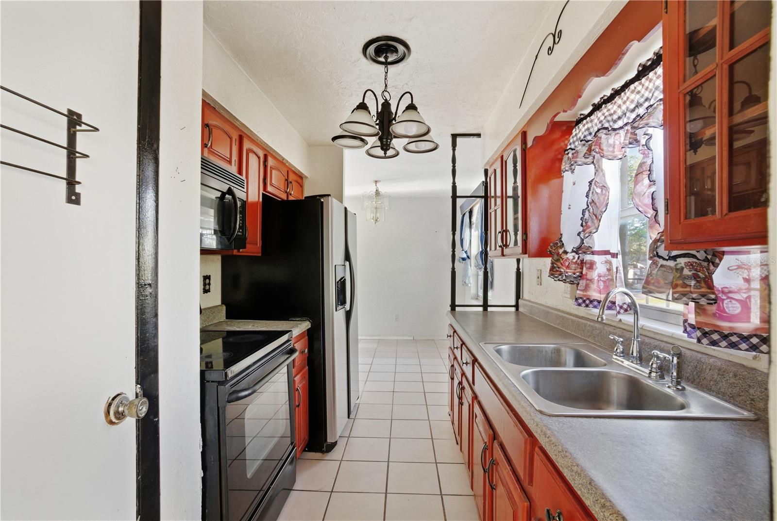 800 ORANGE GROVE DRIVE