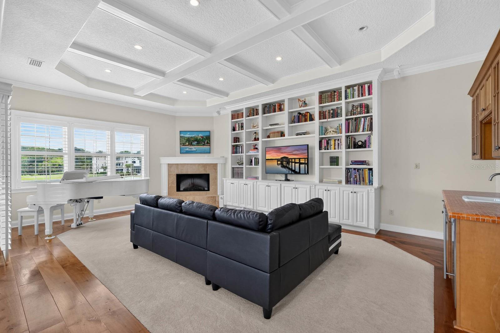 303 YACHT HARBOR DRIVE