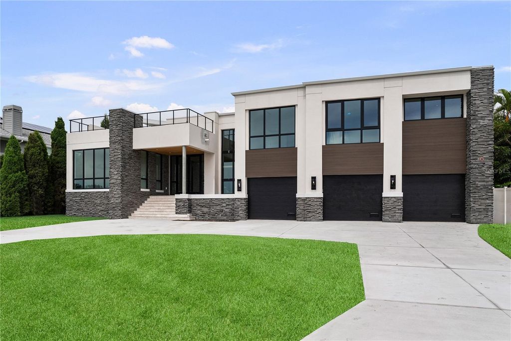 Photo of 107 Martinique Avenue, Tampa, FL 33606 (MLS # TB8406282)