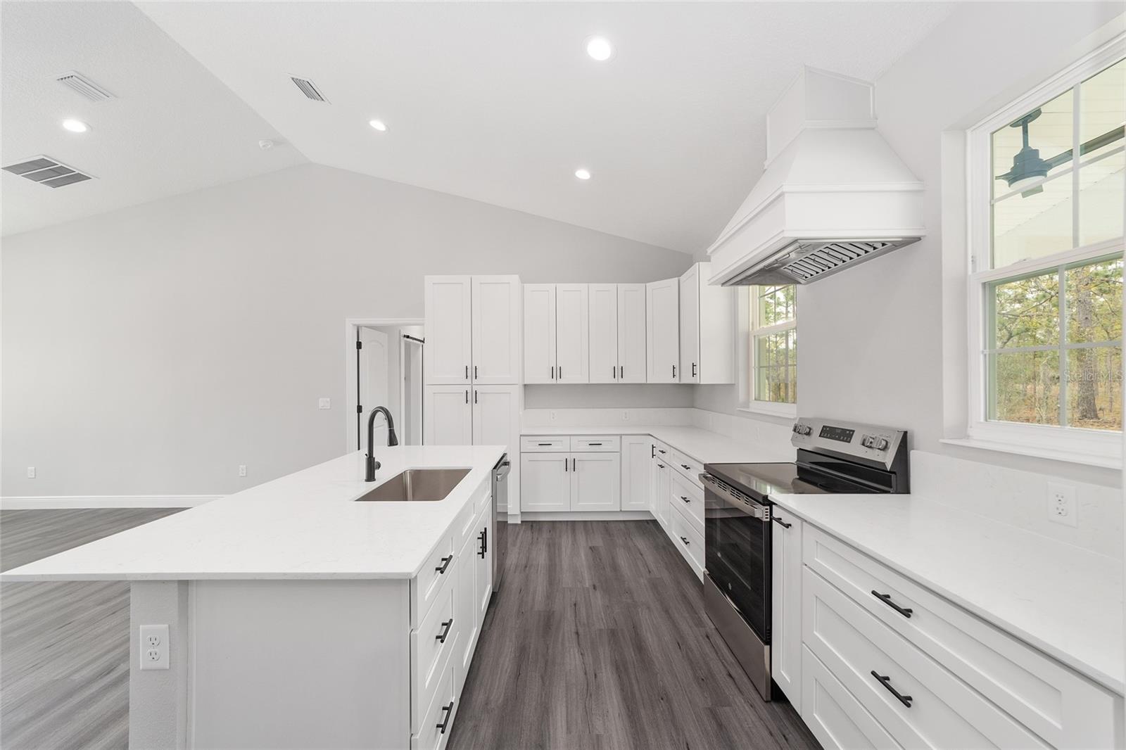 WILLISTON HYLNDS GOLF & C CLUB ESTATE - Residential Lease