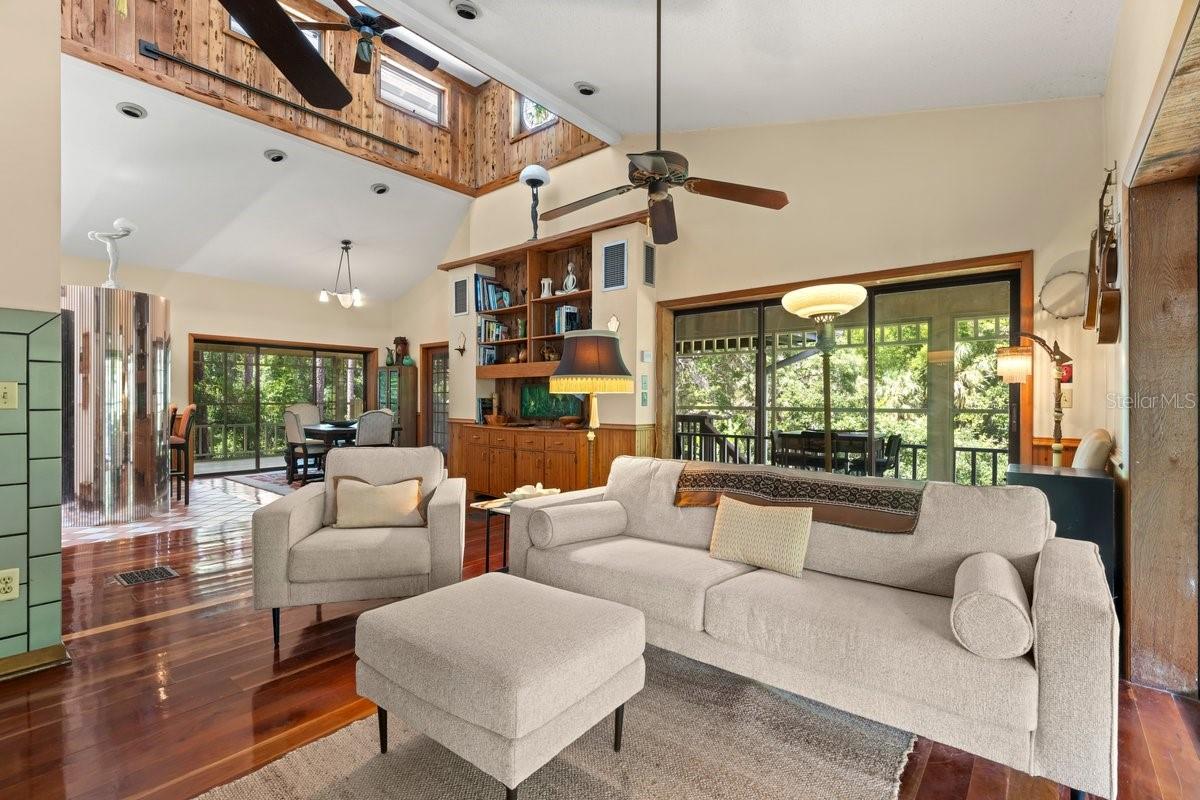 400 PINE BLUFF TRAIL