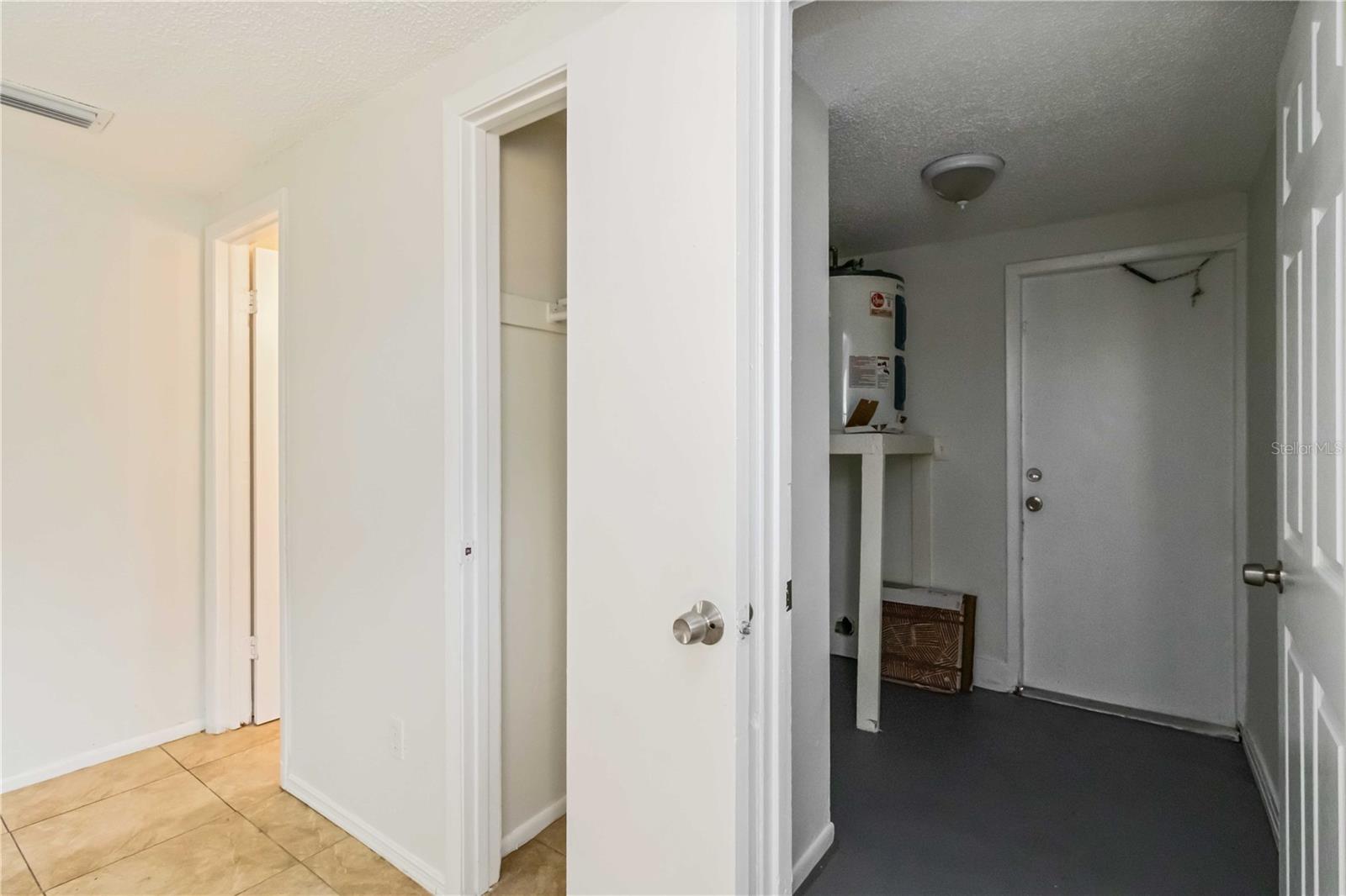 CAYMAN PARK - Residential Income