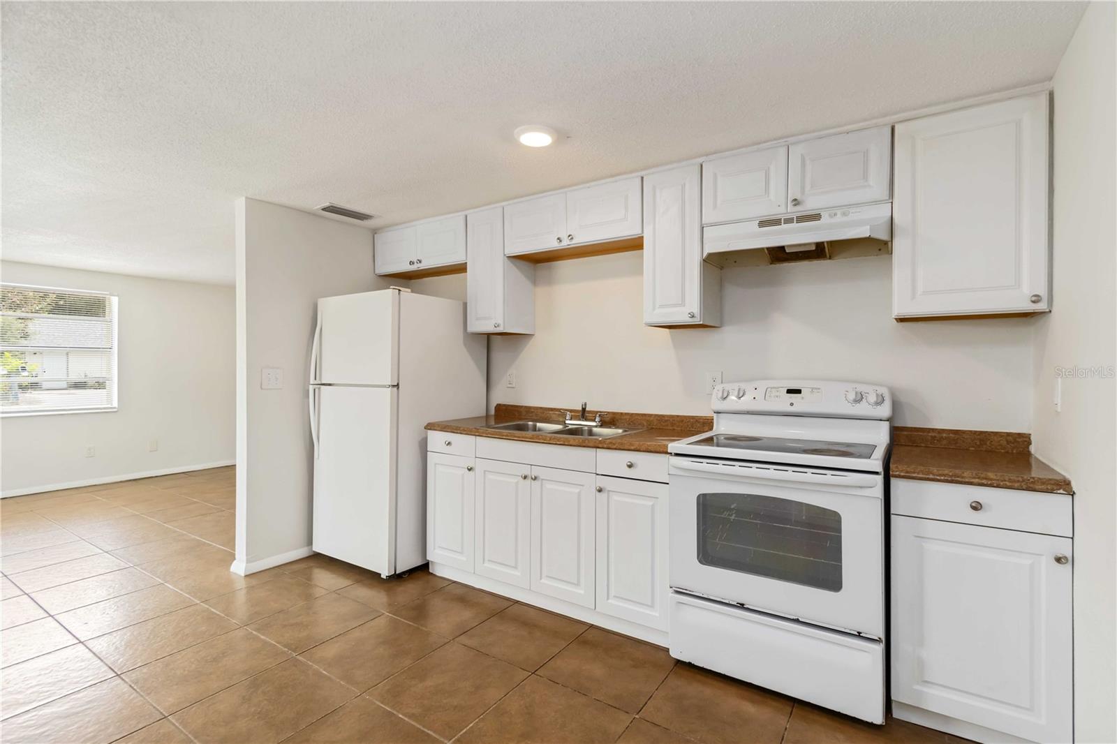 CAYMAN PARK - Residential Income