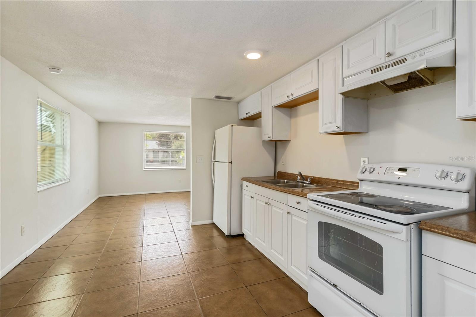 CAYMAN PARK - Residential Income