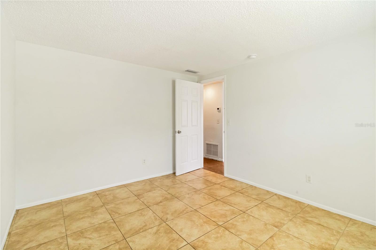 CAYMAN PARK - Residential Income