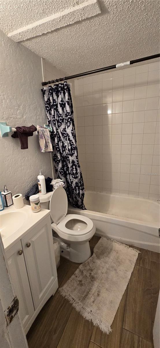 CAYMAN PARK - Residential Income