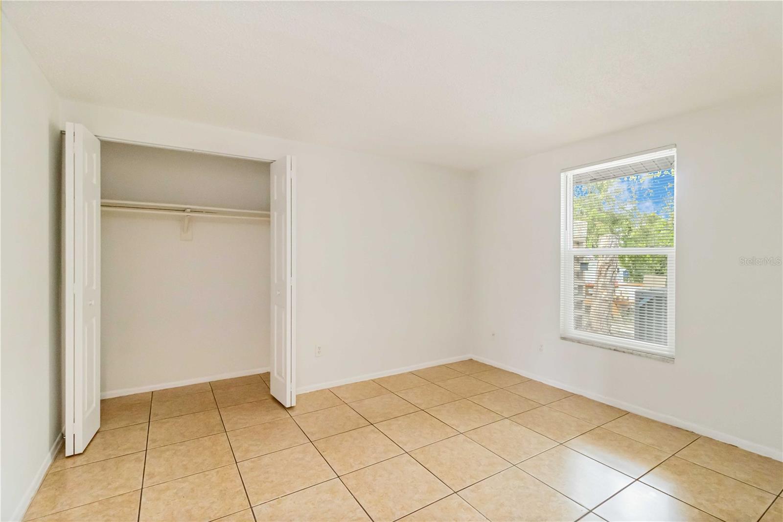 CAYMAN PARK - Residential Income