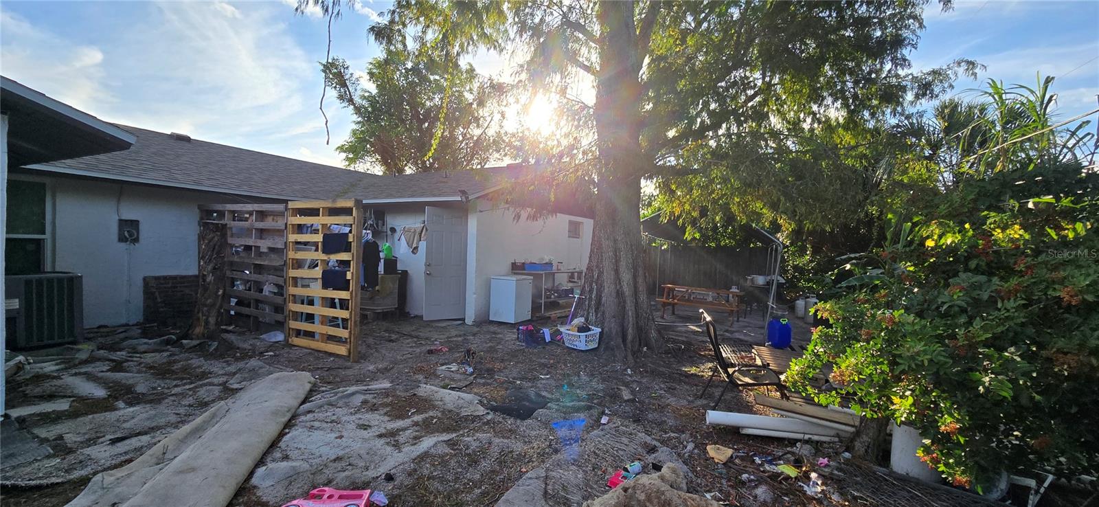 CAYMAN PARK - Residential Income