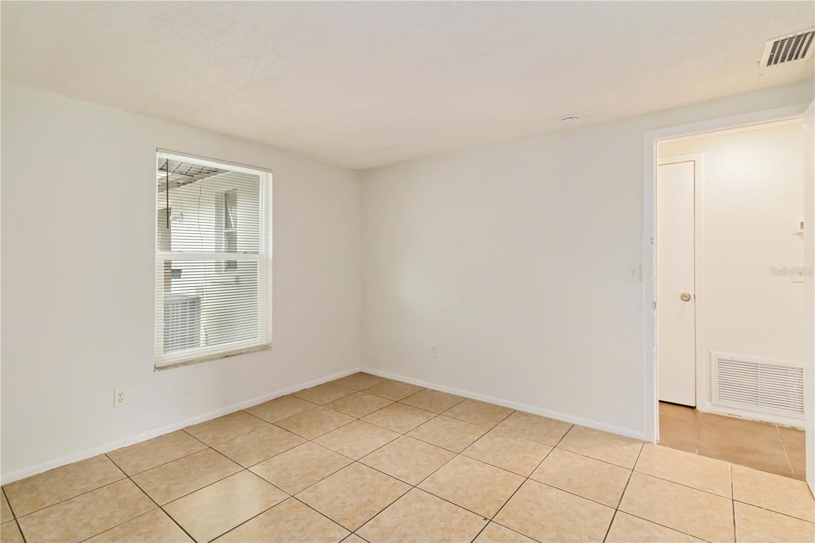 CAYMAN PARK - Residential Income